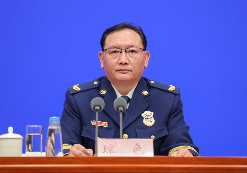 日屌视频我看看应急部党组成员、消防救援局局长琼色出席新闻发布会